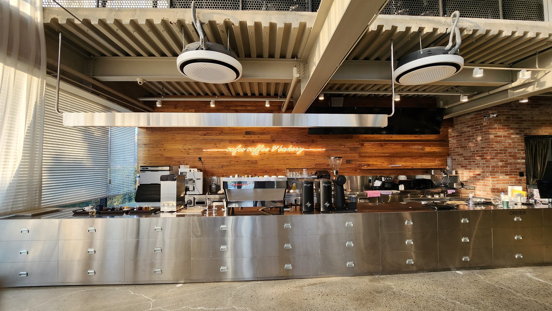 CAFE S 바 카운터